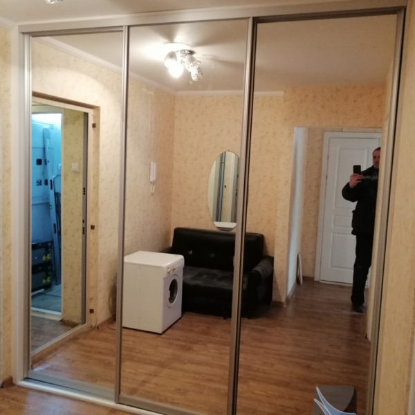 Шкаф-купе встроенный в нишу 2437х670х2500