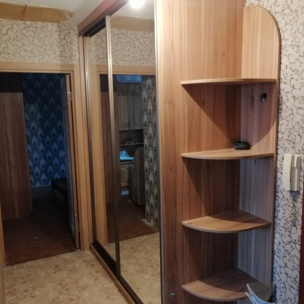 Шкаф-купе встроенный в угол 1800+300. С боковыми полками